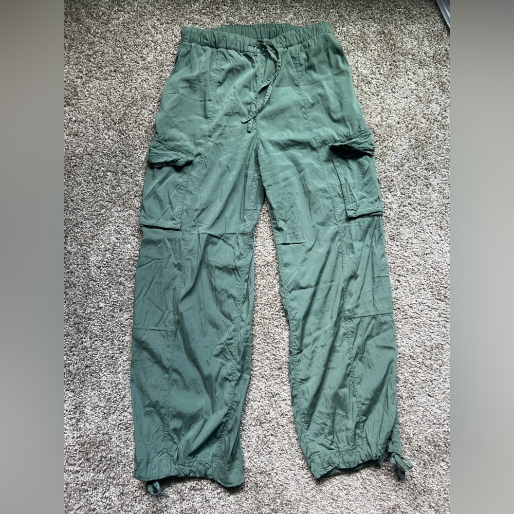 Lululemon Lightweight Mid-Rise Cargo Pant - Size Small